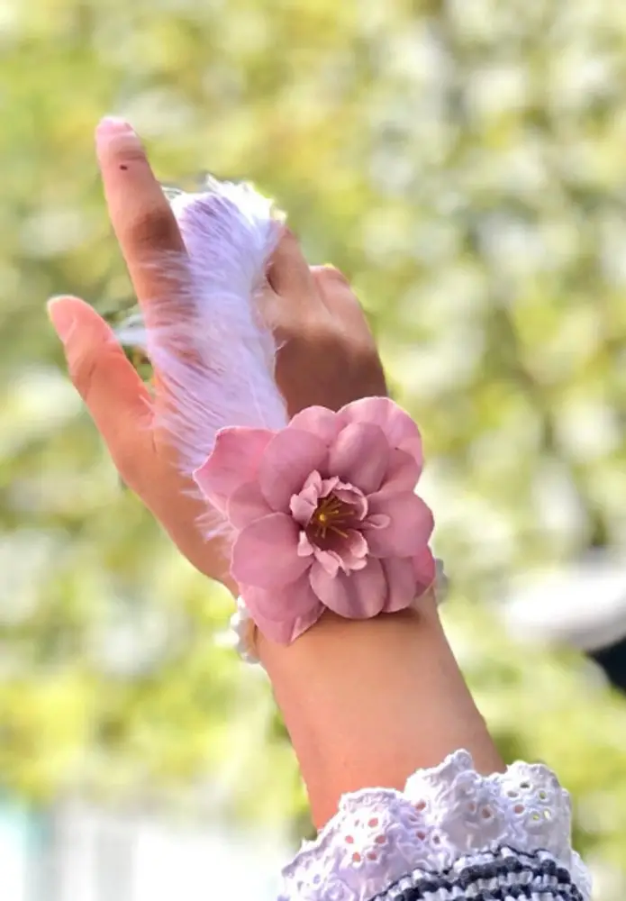 Bride to be Gelin Bilekliği Tüy ve İnci Boncuk Pembe Renkli Bekarlığa Veda Partisi Bilekliği 10 Adet Bride to be Gelin Bilekliği Tüy ve İnci Boncuk Pembe Renkli Bekarlığa Veda Partisi Bilekliği 10 Adet