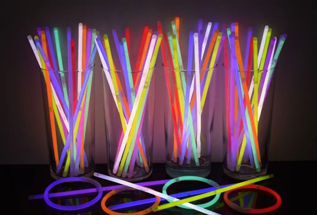 Glow Fosforlu Neon Bileklik 50 Adet Glow Fosforlu Neon Bileklik 50 Adet