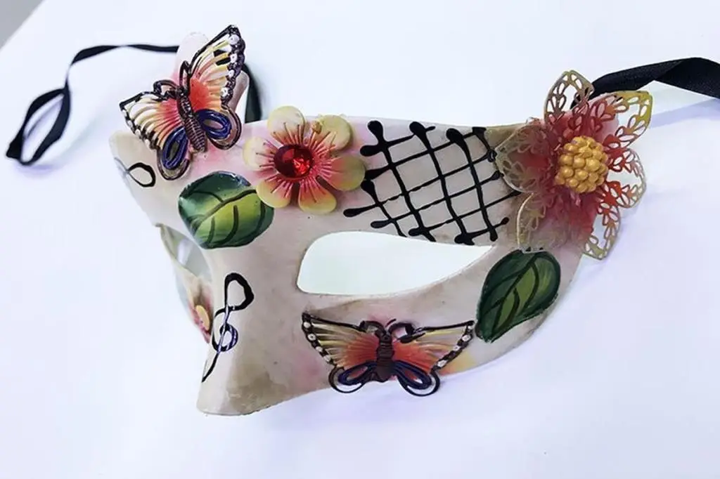 Kelebek ve Çiçek İşlemeli Venedik Maskesi Kırmızı Renk 10x18 cm Kelebek ve Çiçek İşlemeli Venedik Maskesi Kırmızı Renk 10x18 cm