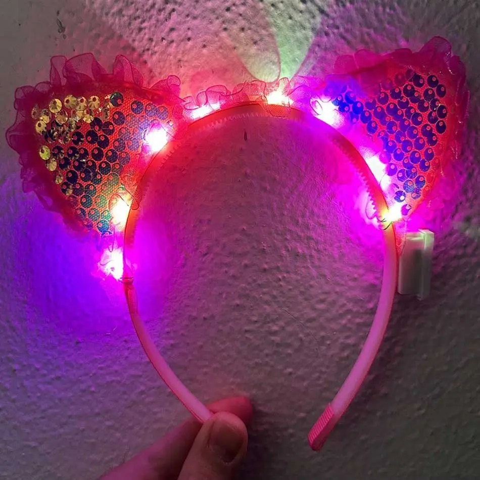 Kenarları Dantelli Fuşya Pullu Payetli Led Işıklı Kedi Kulak Taç 17x19 cm Kenarları Dantelli Fuşya Pullu Payetli Led Işıklı Kedi Kulak Taç 17x19 cm